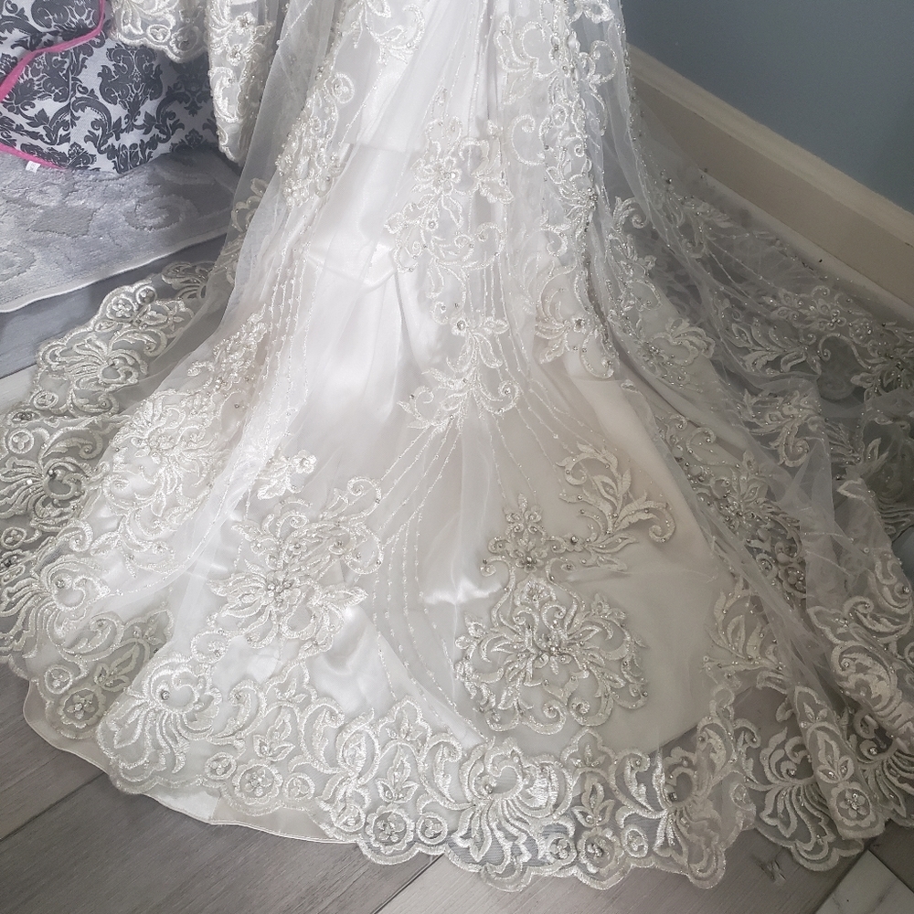 Allure wedding dress - Picture 6 of 16